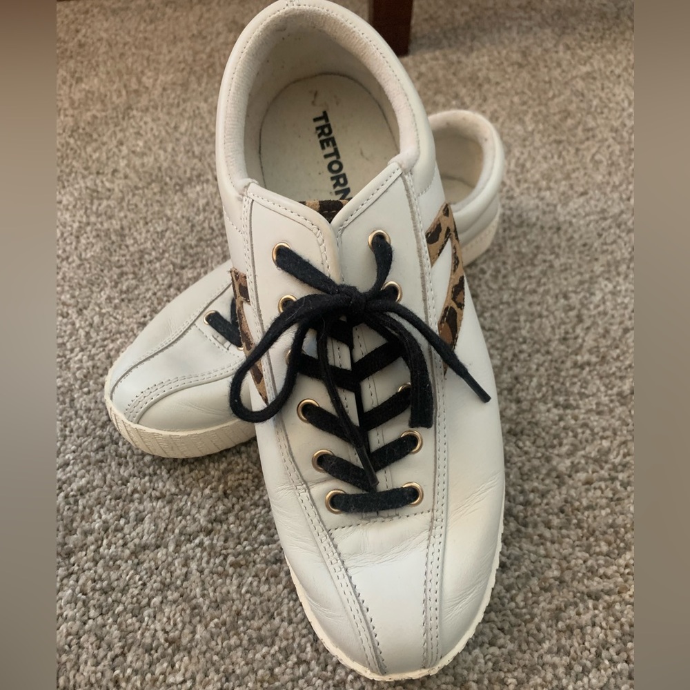 Women’s size 9 Tretorn white leather and leopard print sneakers. Like new!!